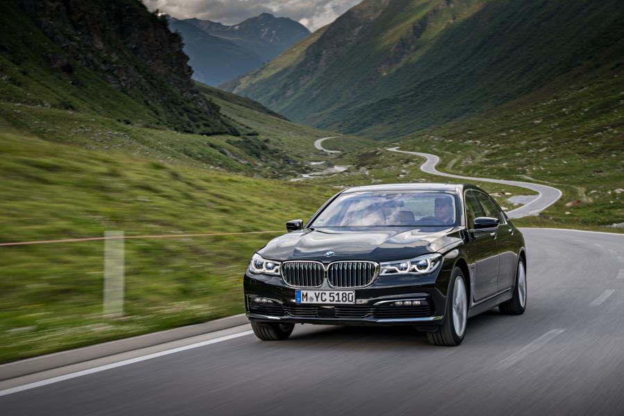  BMW 740Le xDrive (G12) 2015 года  (WW) (фото 34 из 41)